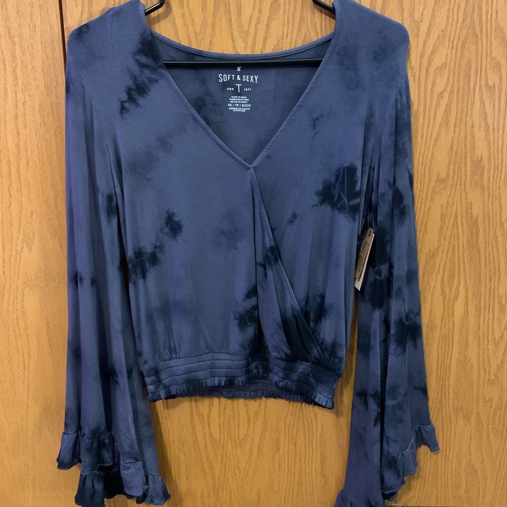 American Eagle blue tie dye shirt
